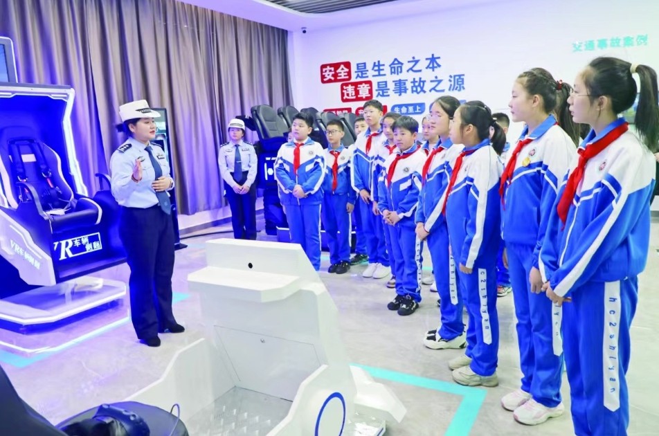 珲春市第二实验小学学生在基地开展“开学第一课”主题活动